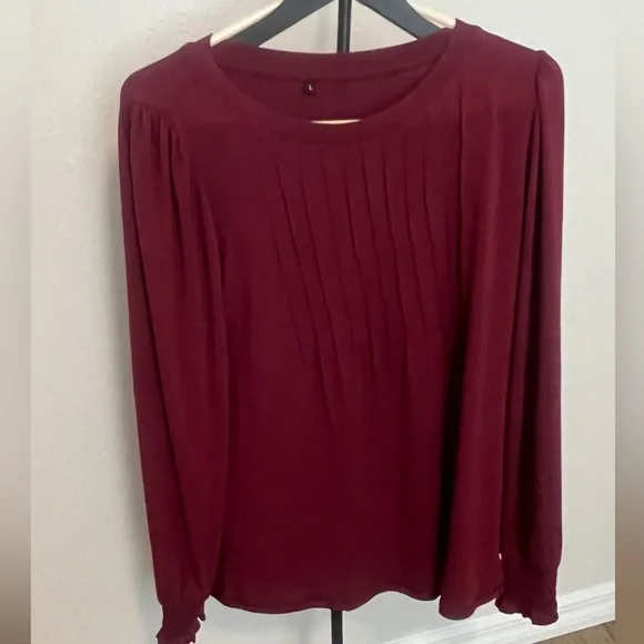 Elegant Burgundy Women's Top - Picture 1 of 3